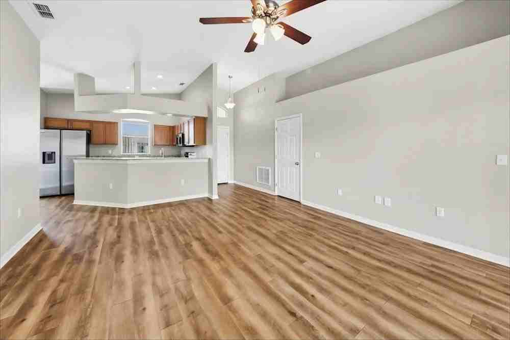 2806 Cedaridge Dr - Photo 3 of 7