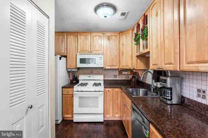 107 River Bank Dr - Photo 4 of 16