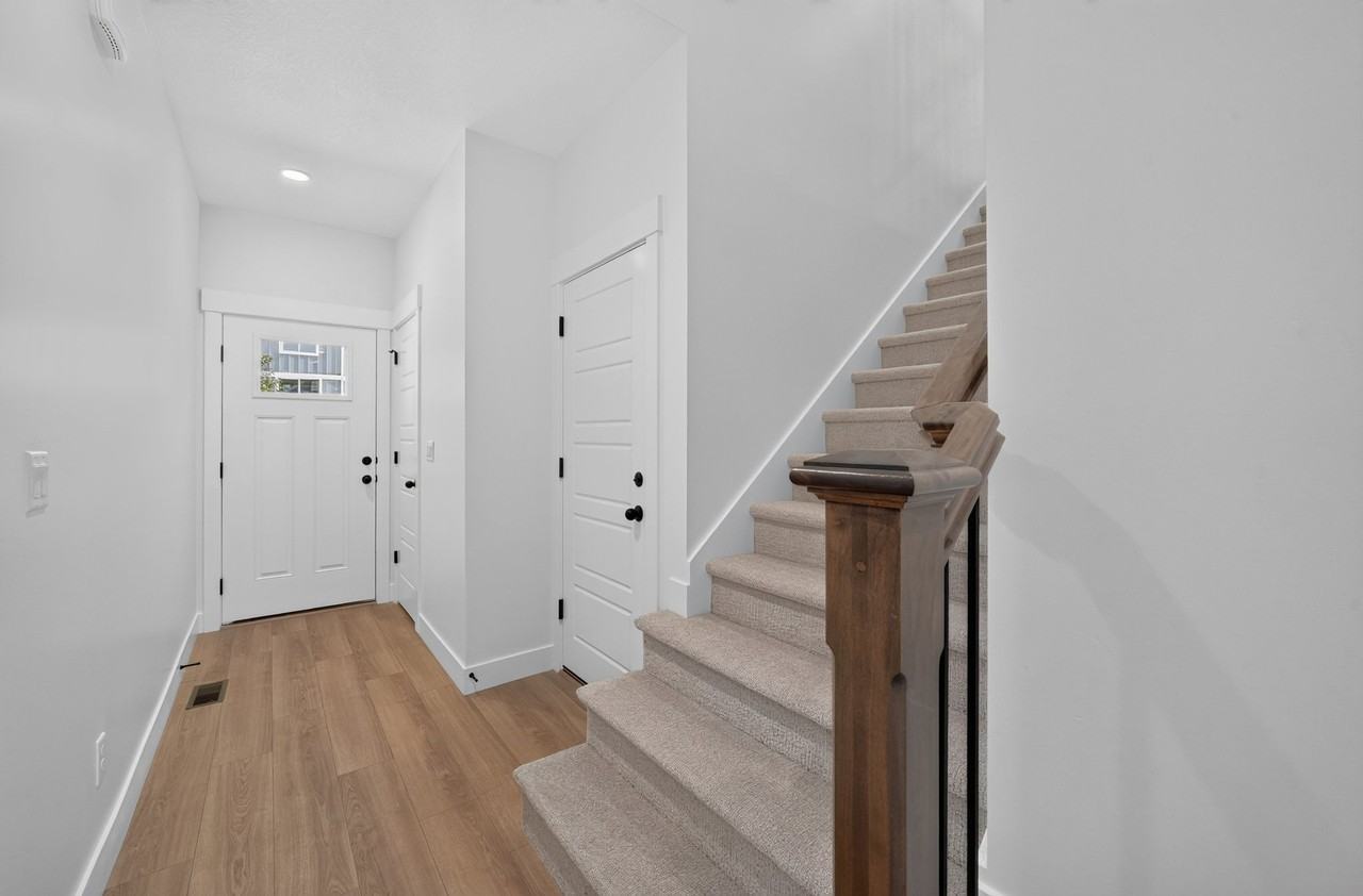 953 W Mountain Hollow Way - Photo 2 of 20