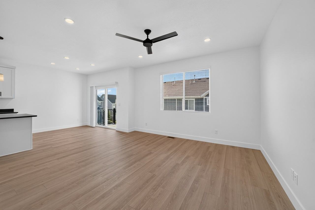 953 W Mountain Hollow Way - Photo 3 of 20