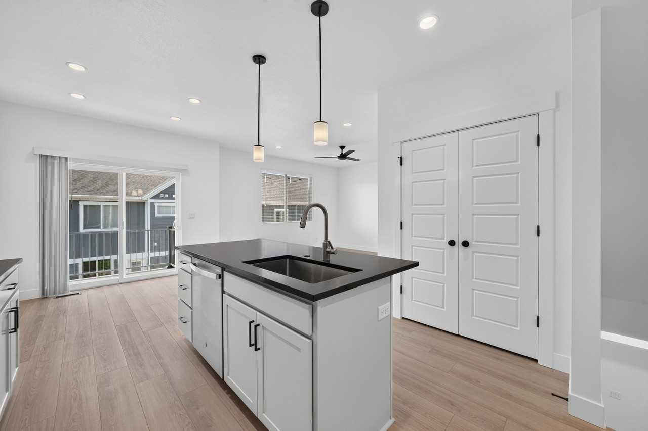 953 W Mountain Hollow Way - Photo 7 of 20