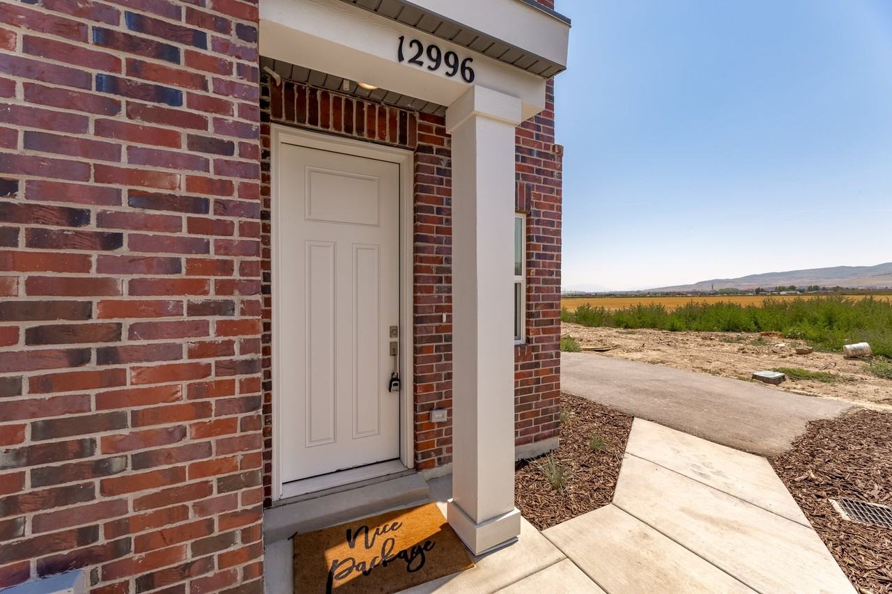 12996 S Spook Gulch Ct - Photo 2 of 19