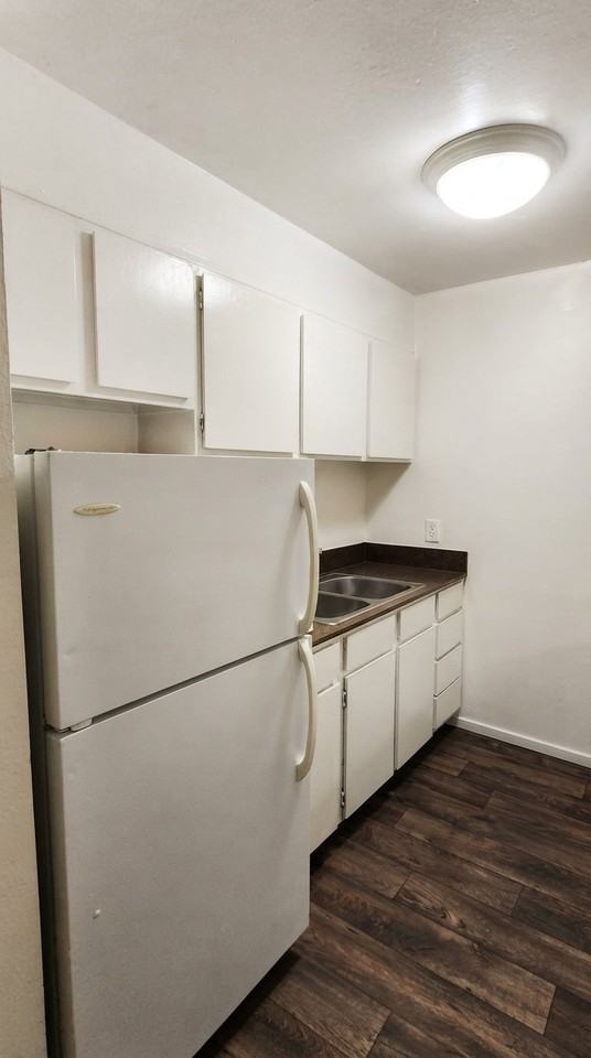 659 S St #5A - Photo 3 of 12