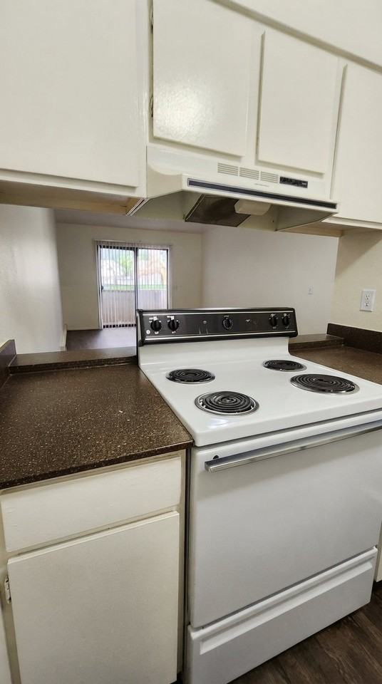 659 S St #5A - Photo 5 of 12