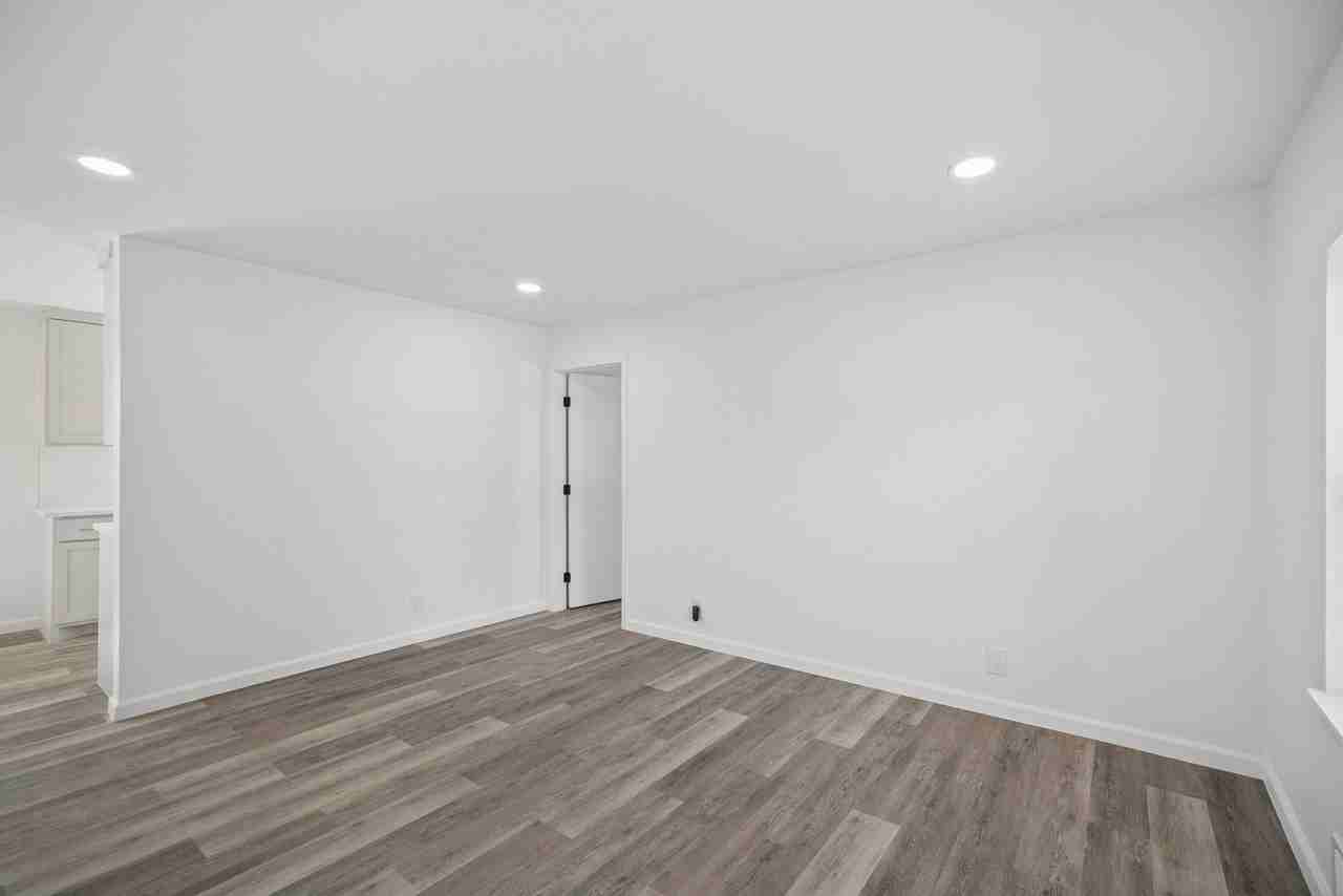 4672 N Troost Ave - Photo 3 of 20