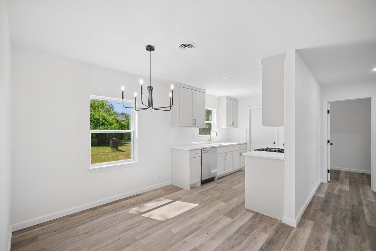 4672 N Troost Ave - Photo 6 of 20