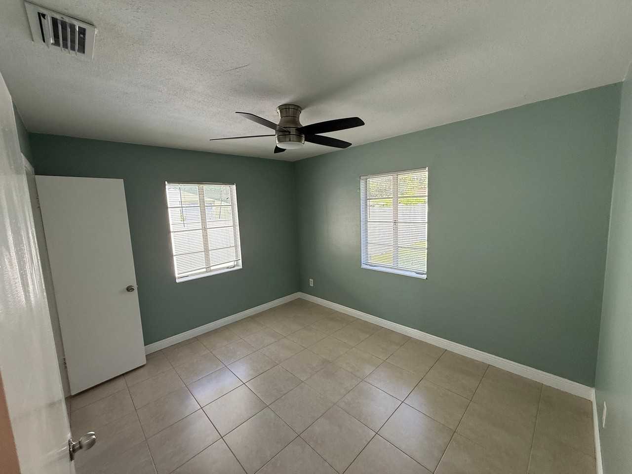 3913 6th Ave N - Photo 6 of 20