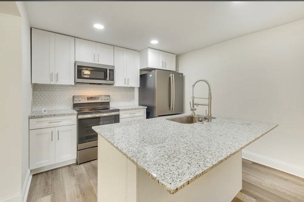 4590 Colonial Ave - Photo 3 of 12