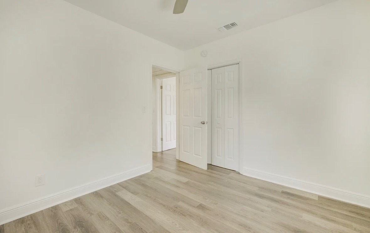 4590 Colonial Ave - Photo 4 of 12
