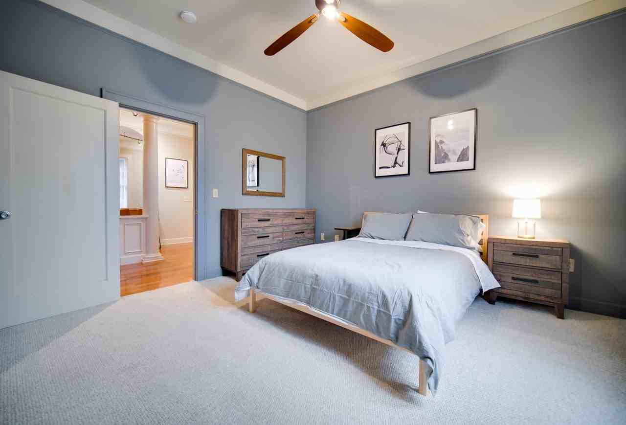 504 E 6th St #102 - Photo 4 of 20