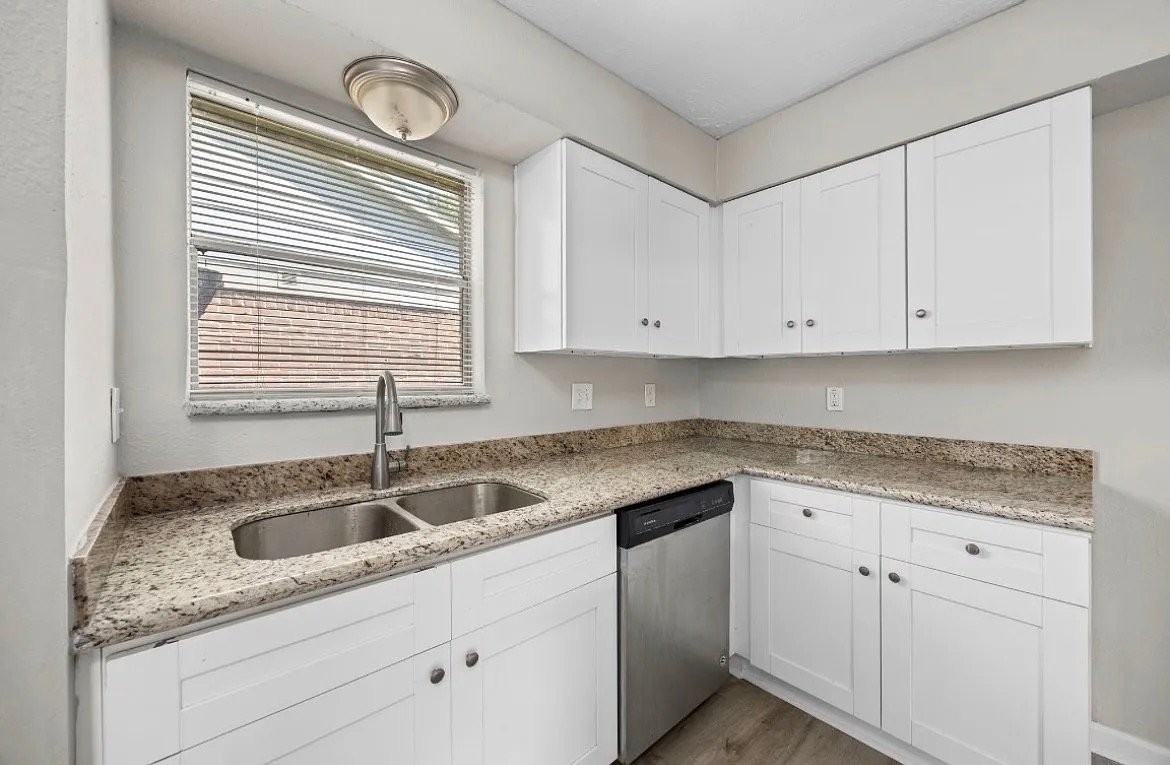 16523 Loch Maree Ln - Photo 5 of 9