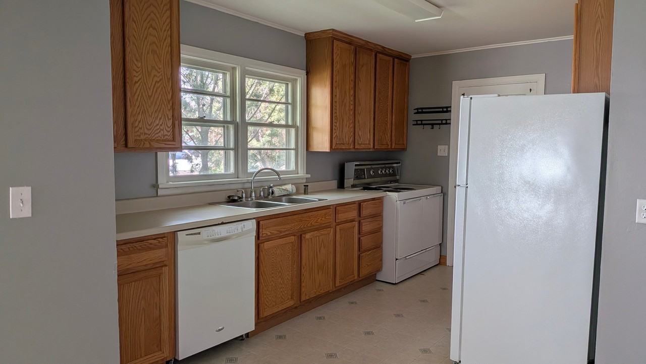 2520 6th Ave N - Photo 2 of 10