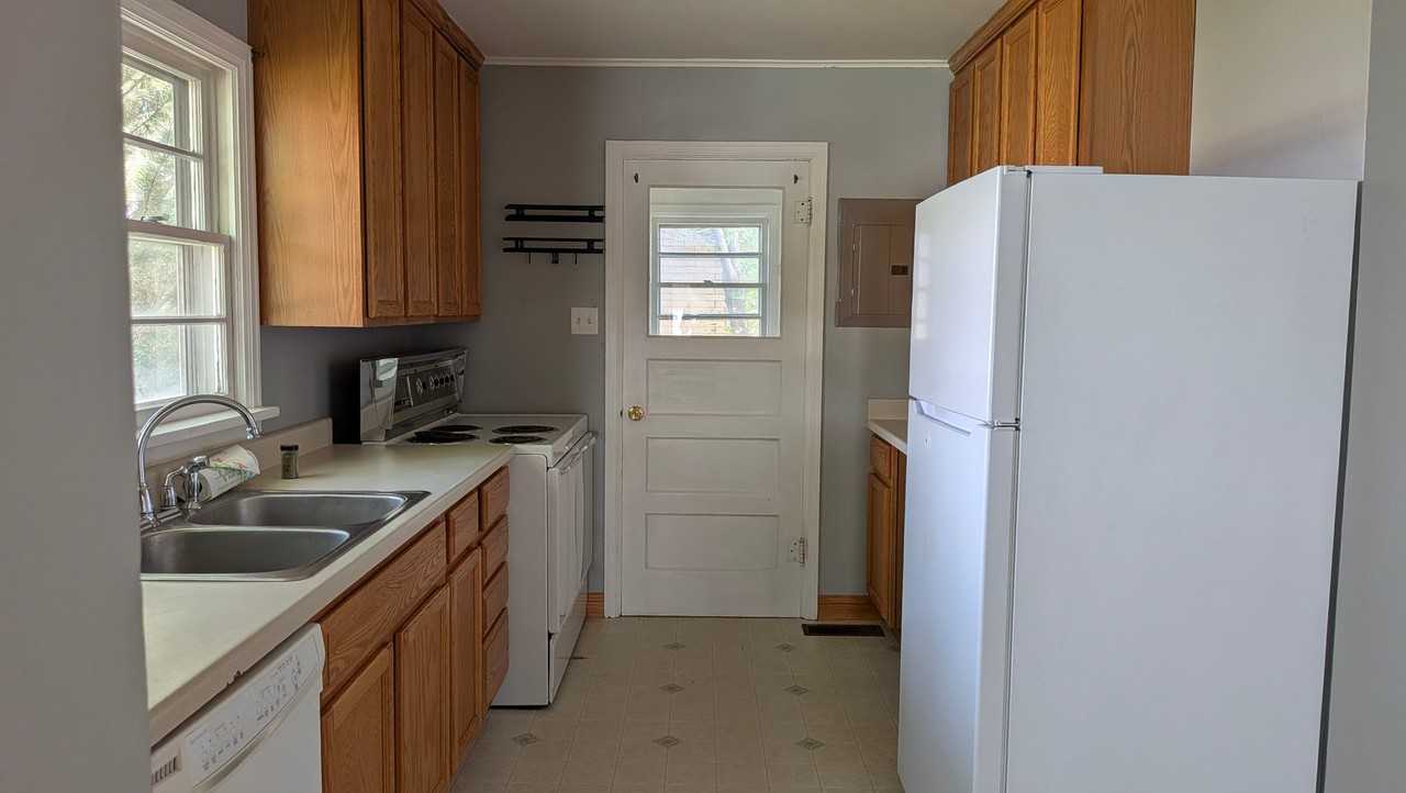 2520 6th Ave N - Photo 3 of 10