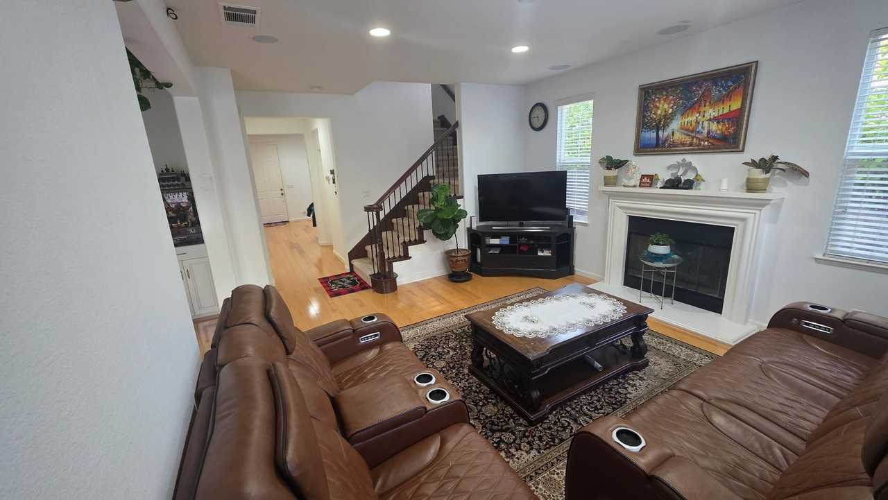 1906 Lambeth Way - Photo 3 of 5