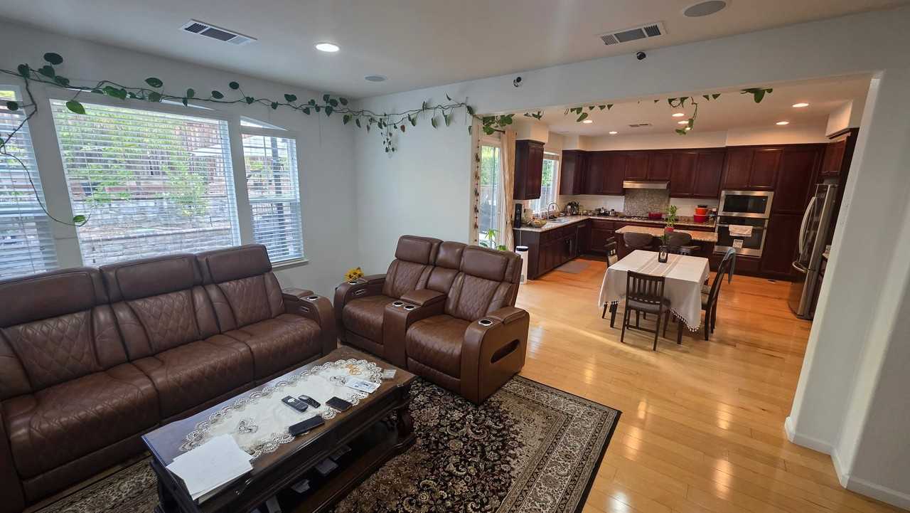 1906 Lambeth Way - Photo 4 of 5