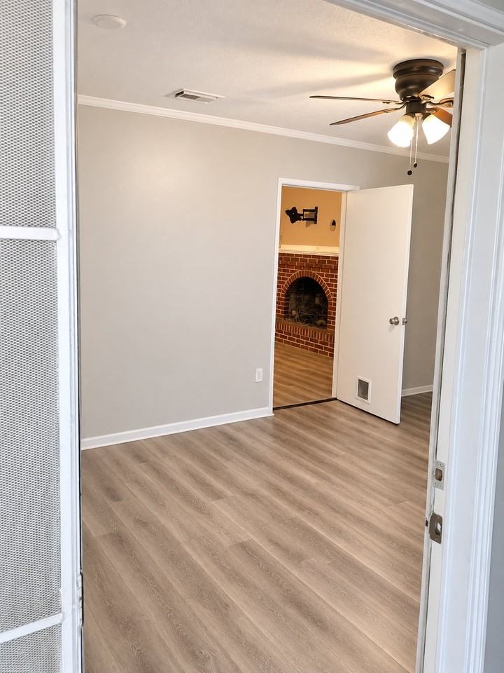 5028 Brannon Ave - Photo 2 of 11