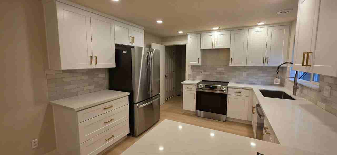 4904 Se Bybee Blvd - Photo 4 of 14