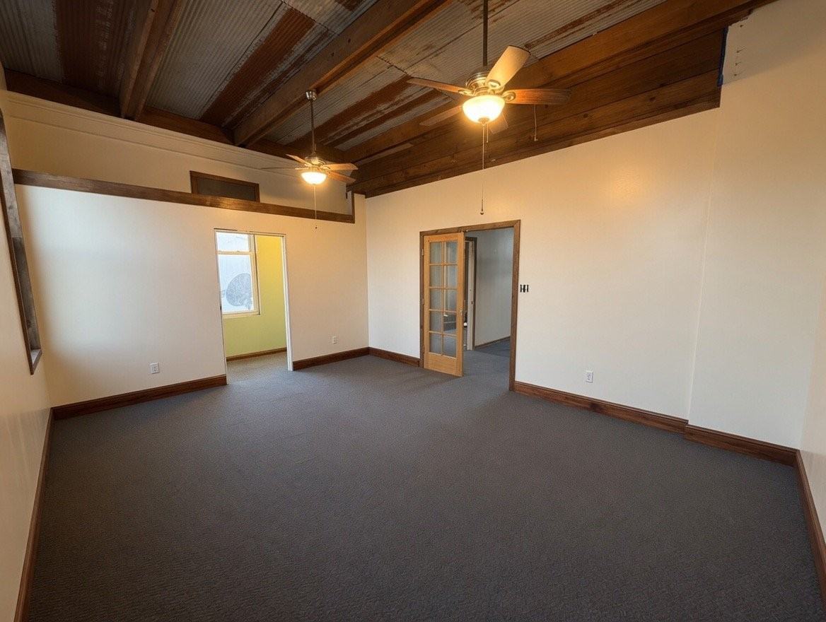 302 S Mayne St - Photo 4 of 8