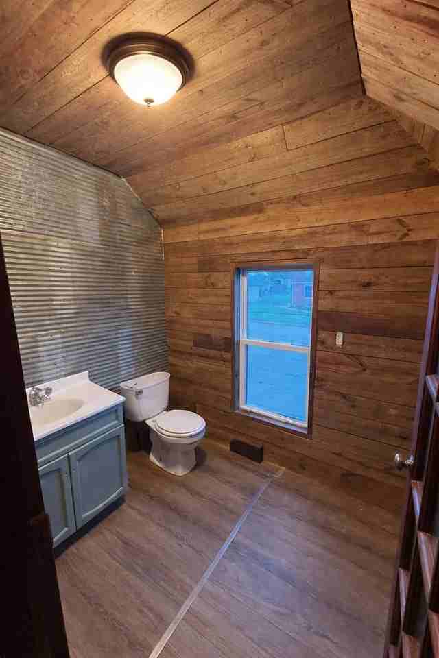 302 S Mayne St - Photo 7 of 8