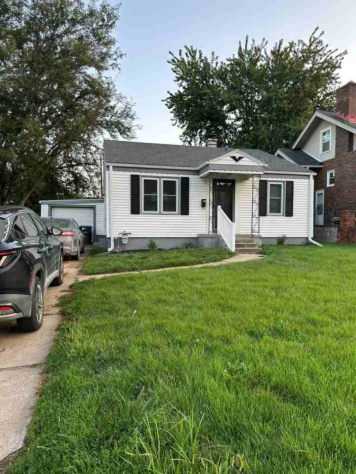 3017 Huntington Ave - Photo 2 of 10