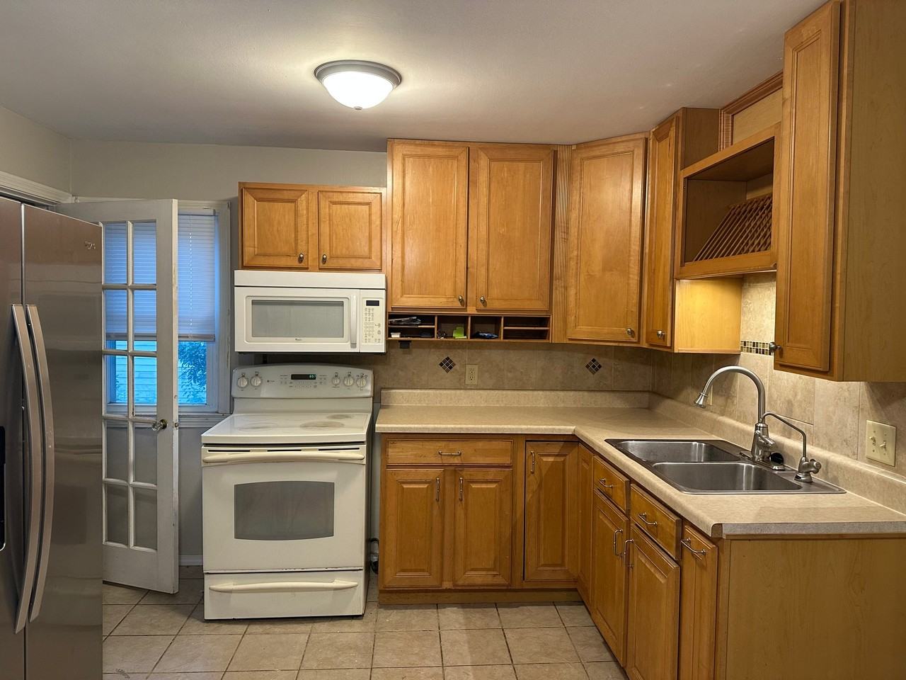 3017 Huntington Ave - Photo 4 of 10