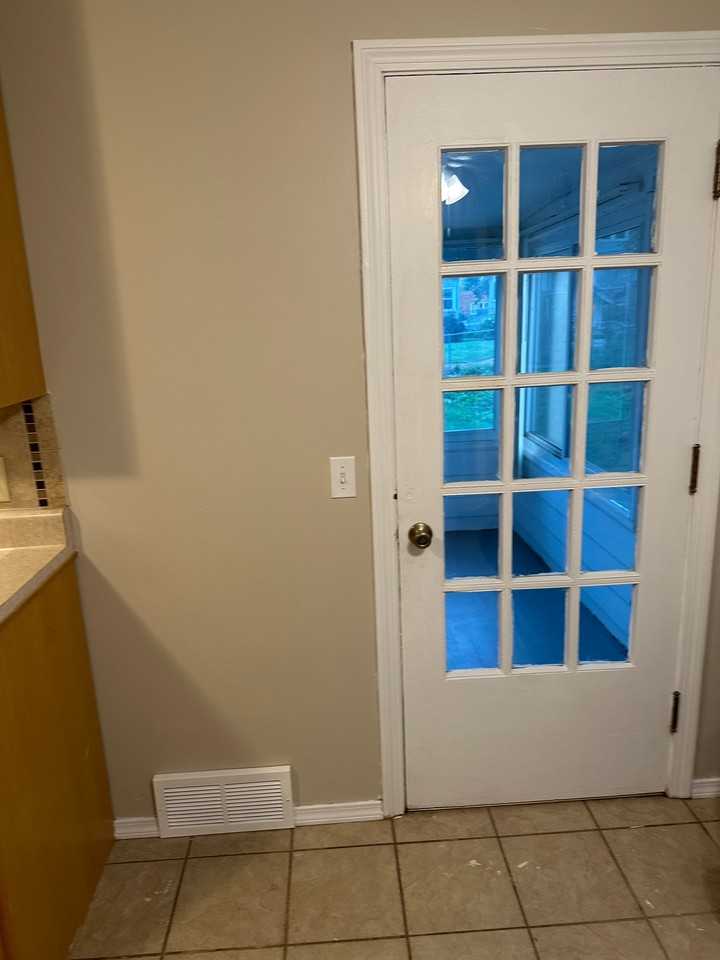 3017 Huntington Ave - Photo 5 of 10