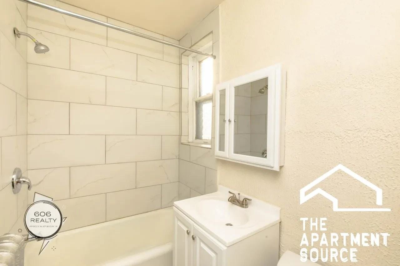 5017 W Cermak Rd - Photo 3 of 8