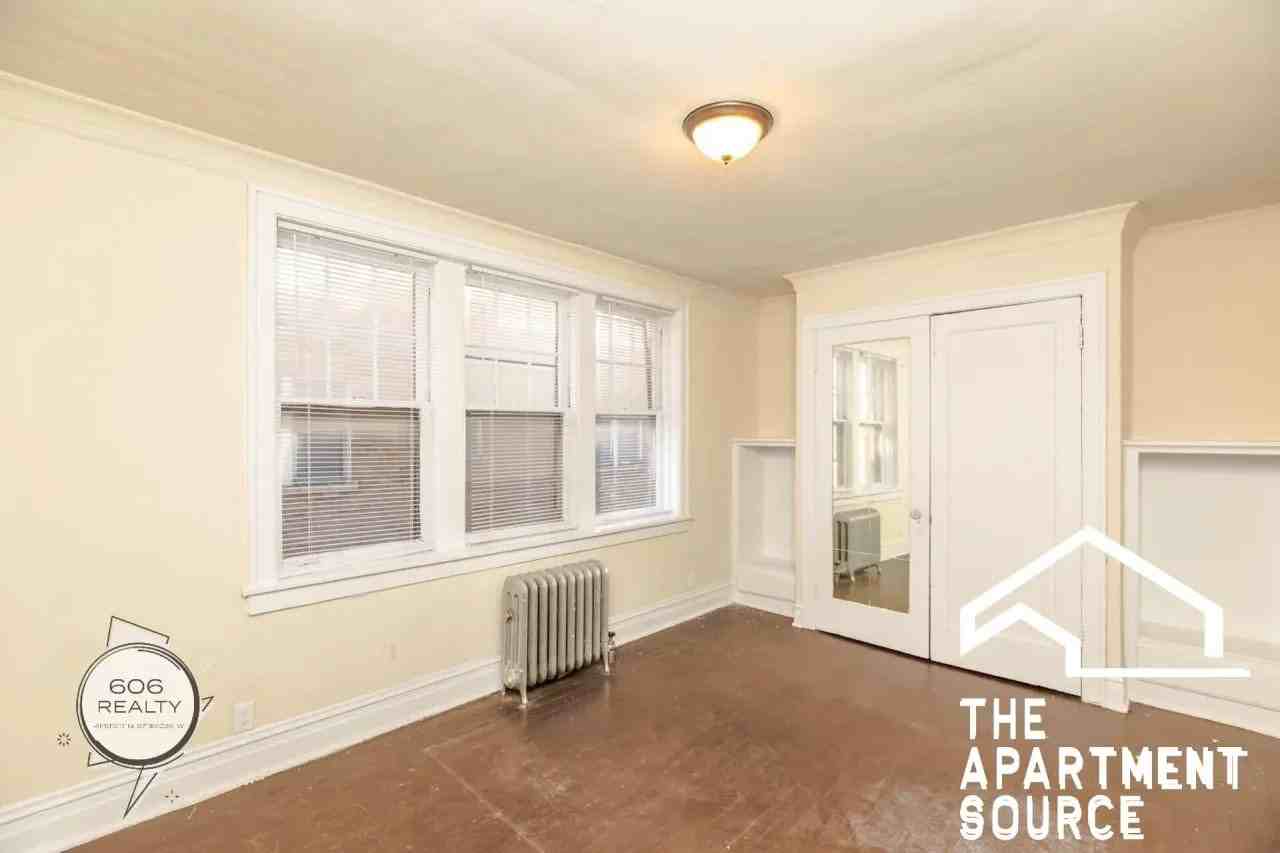 5017 W Cermak Rd - Photo 6 of 8