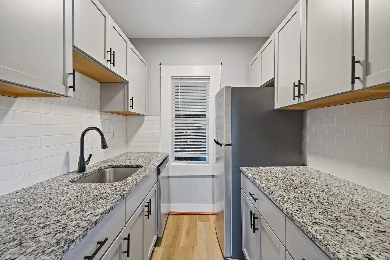 496 Bartlett St #1 - Photo 4 of 15