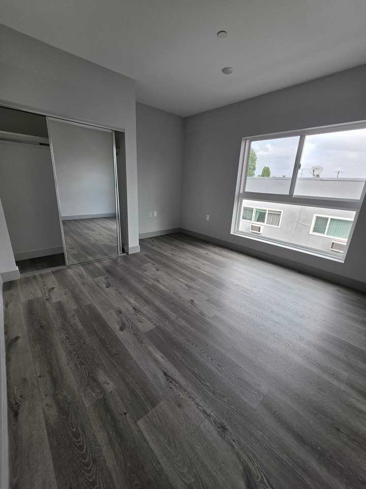 7040 Woodman Ave #306 - Photo 5 of 15