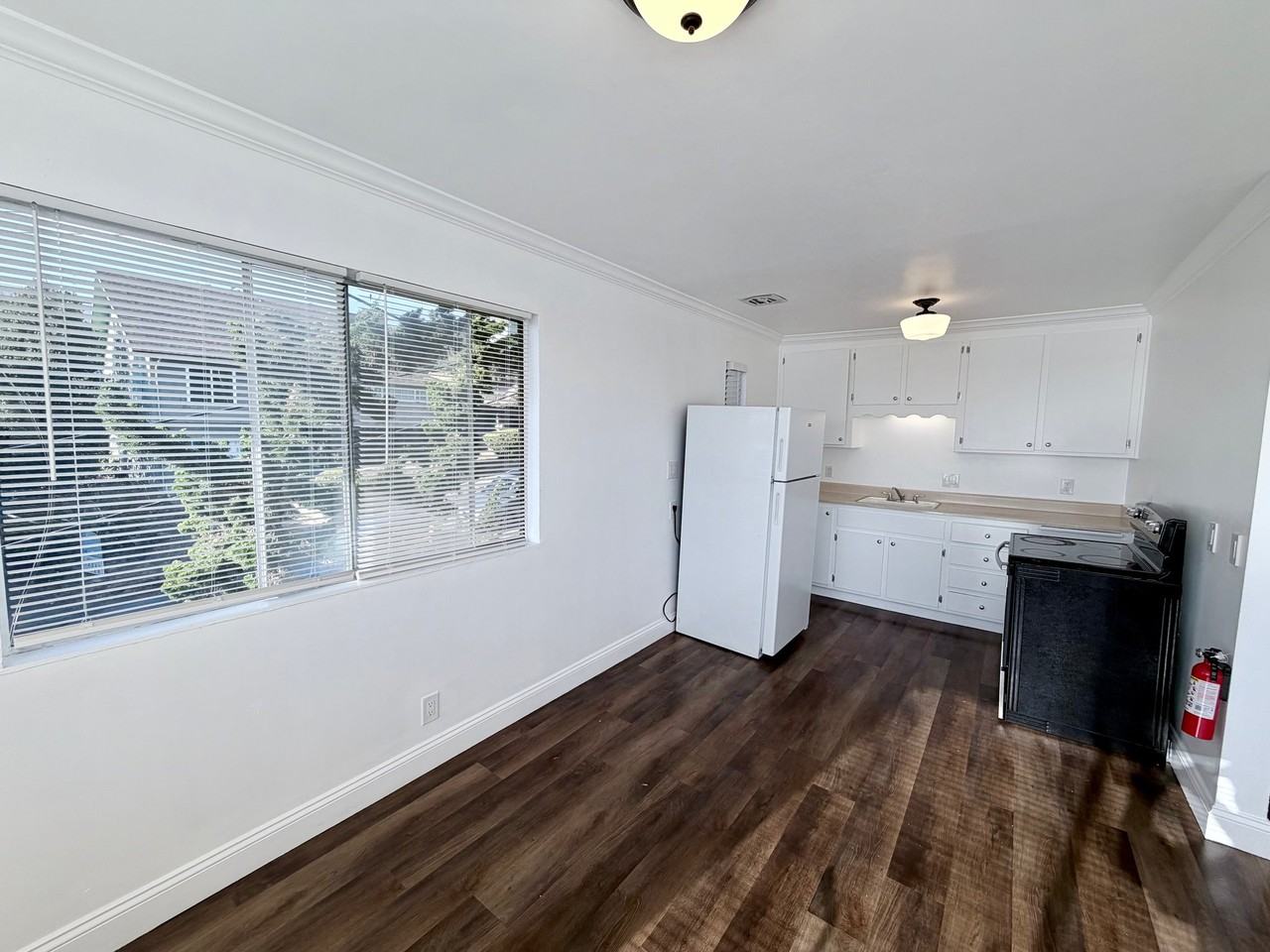 110 Hilborn St - Photo 3 of 19