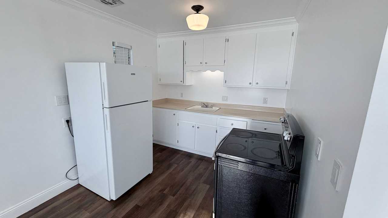 110 Hilborn St - Photo 5 of 19