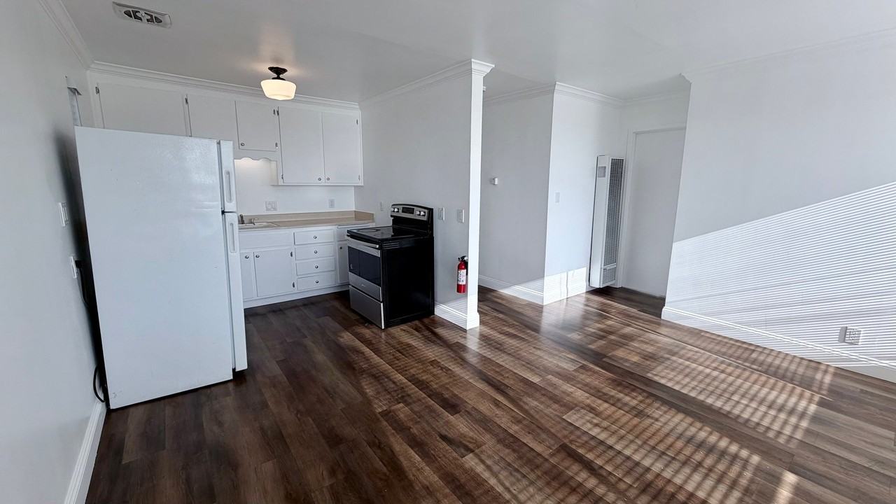 110 Hilborn St - Photo 6 of 19