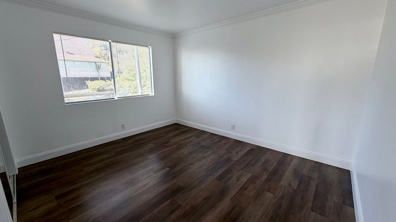 110 Hilborn St - Photo 7 of 19