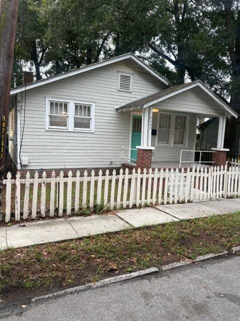 2408 Lincoln St - Photo 2 of 8