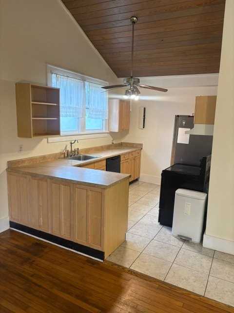 2408 Lincoln St - Photo 3 of 8
