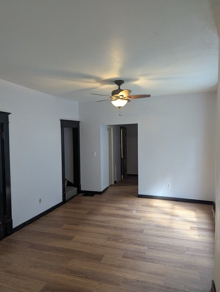 217 1st St W - Photo 4 of 10
