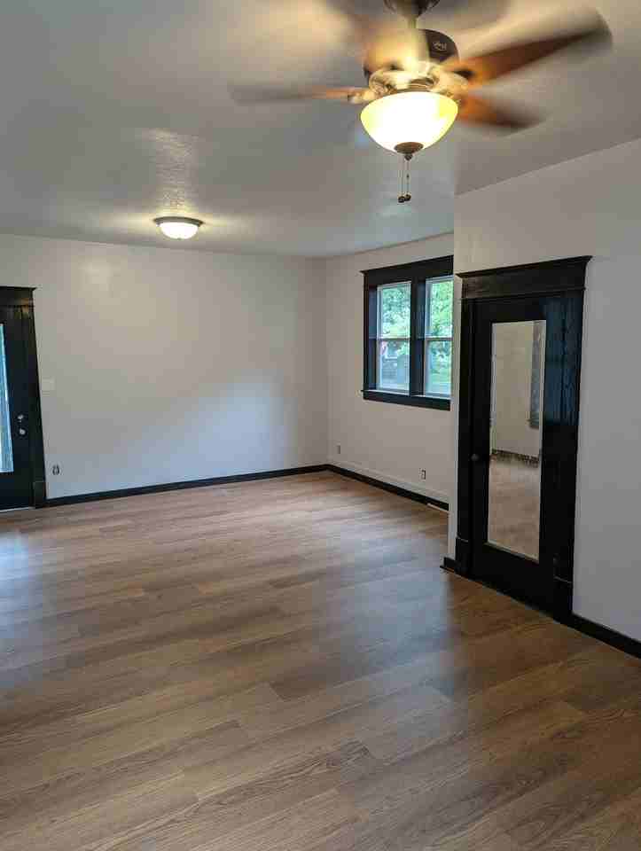 217 1st St W - Photo 5 of 10