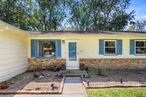 featured image of 2305 Glenoak Dr