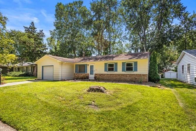 2305 Glenoak Dr - Photo 2 of 20