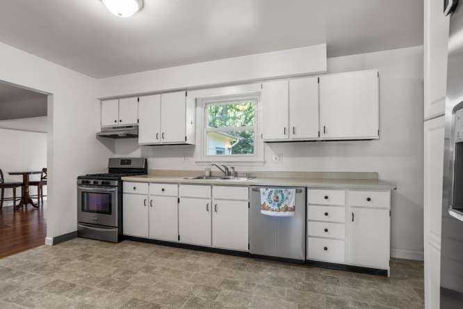2305 Glenoak Dr - Photo 7 of 20