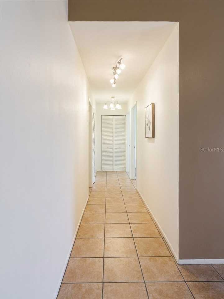 74 W Cedarwood Cir - Photo 3 of 8