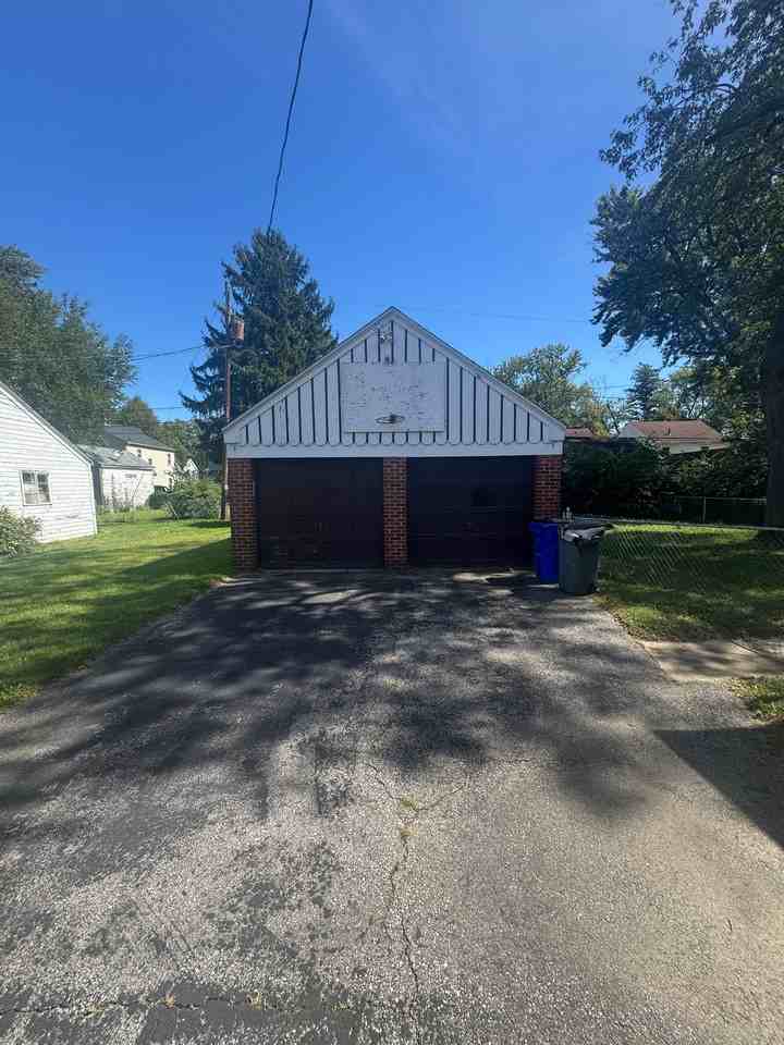 922 Secor Rd - Photo 2 of 14