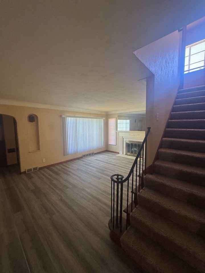 922 Secor Rd - Photo 4 of 14