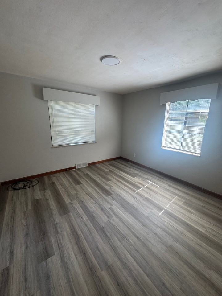 922 Secor Rd - Photo 7 of 14