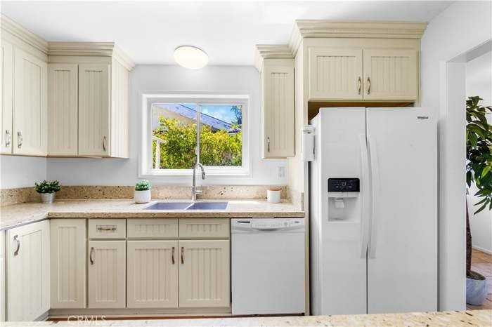 5362 Trinette Ave - Photo 4 of 19