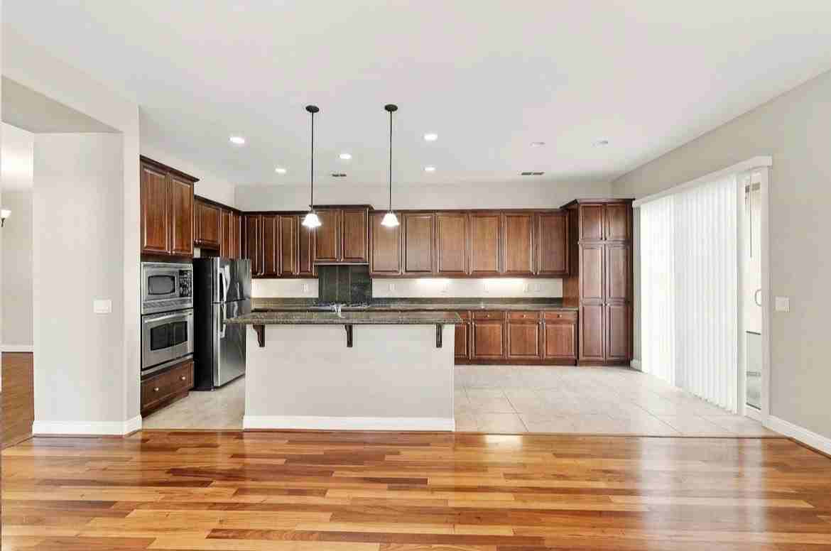 1119 Lawrence Ln - Photo 4 of 14