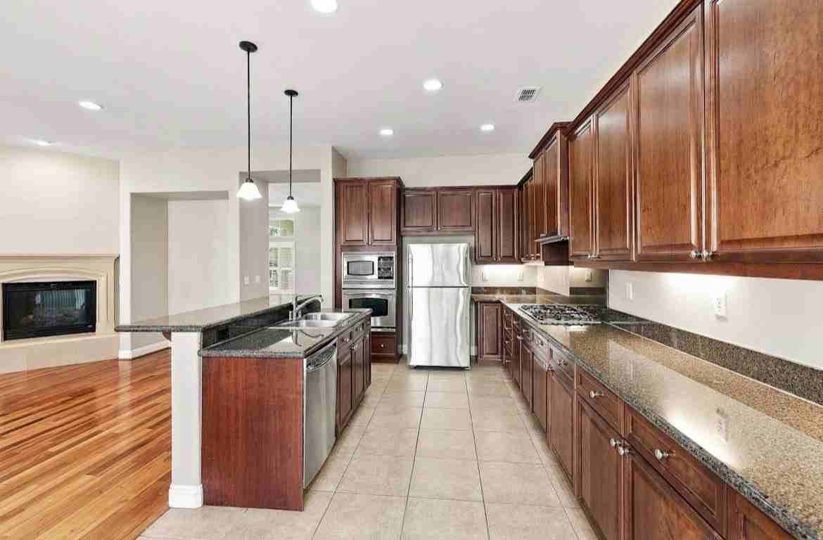 1119 Lawrence Ln - Photo 5 of 14