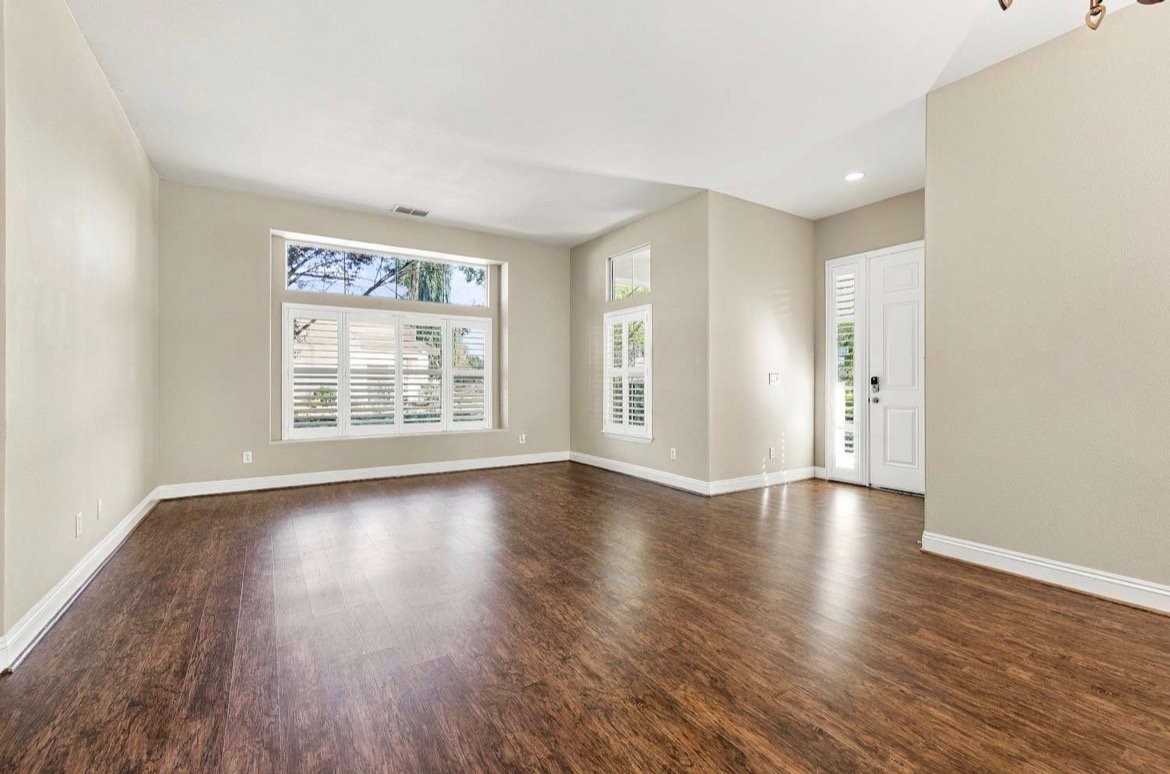 1119 Lawrence Ln - Photo 6 of 14