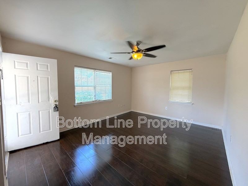 1324 Parkwood Ave - Photo 3 of 17